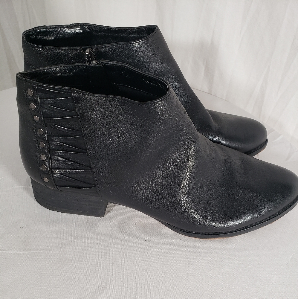 Vince Camuto's Black Leather Booties Sz 10 - Picture 6 of 9